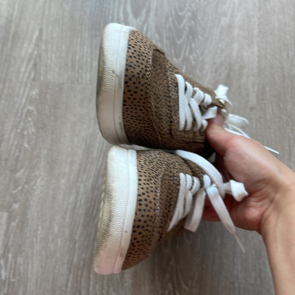 Old Navy sneakers - Picture 4 of 5